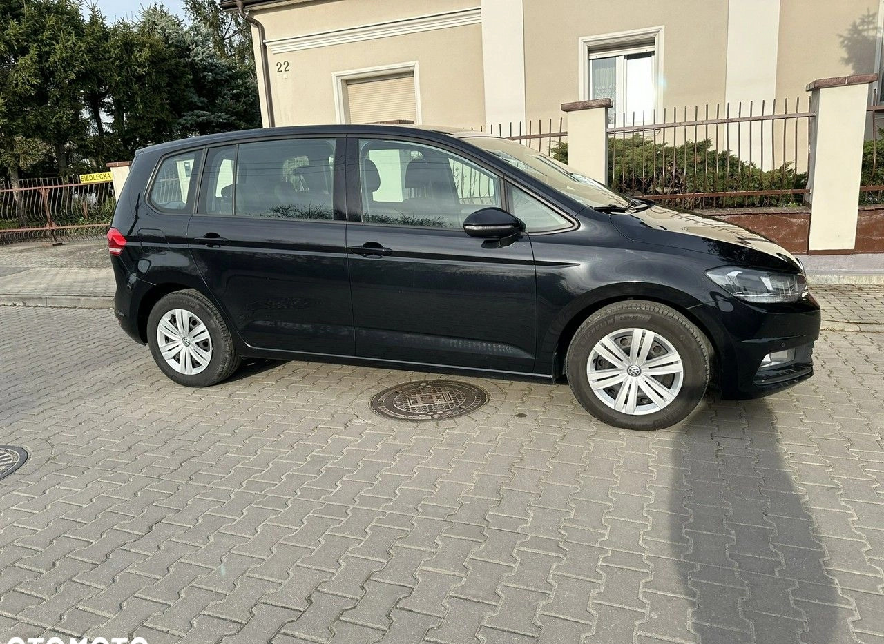 Volkswagen Touran cena 59600 przebieg: 220100, rok produkcji 2017 z Koszalin małe 232